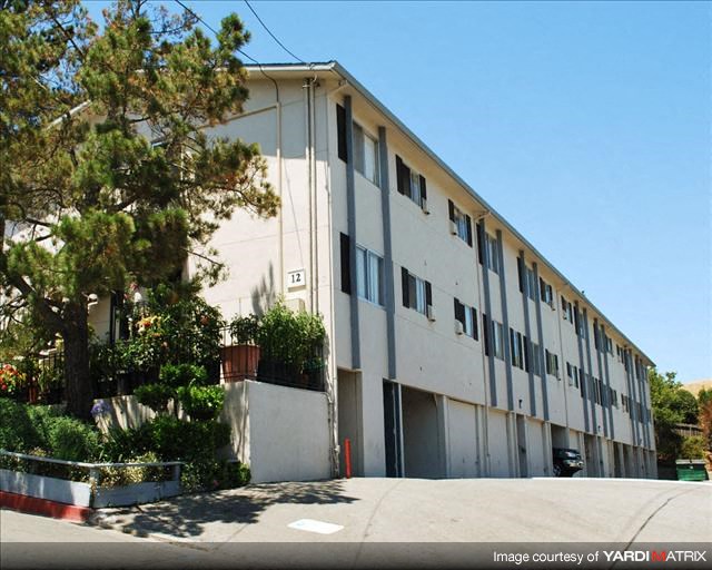 Romar Court Apartments photo 2